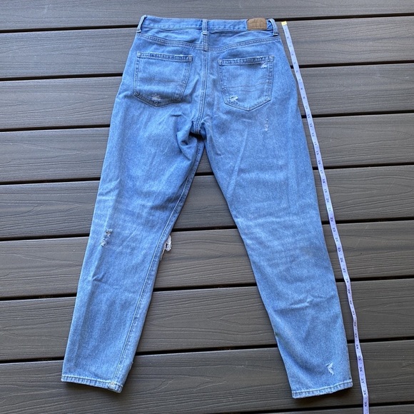 American Eagle Outfitters Mom Jean Light Wash Distressed Jeans size 6 Regular - Picture 8 of 10